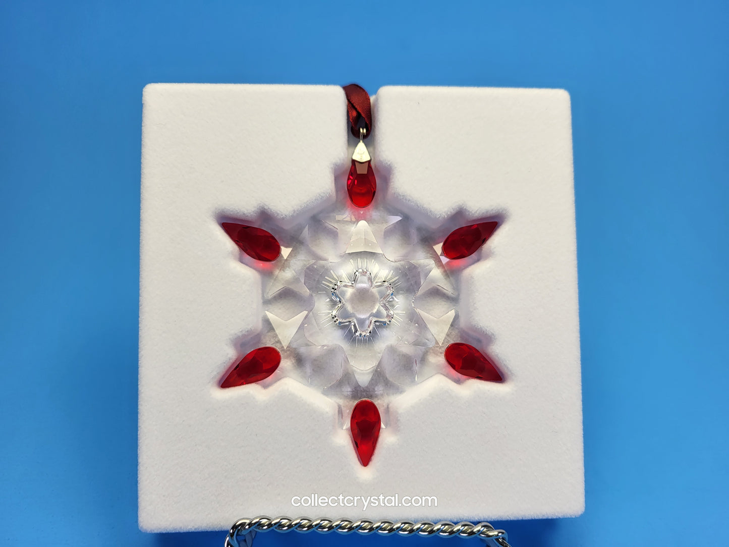2010 HOLIDAY CHRISTMAS ORNAMENT RED TIPS USA EXCLUSIVE 1074802