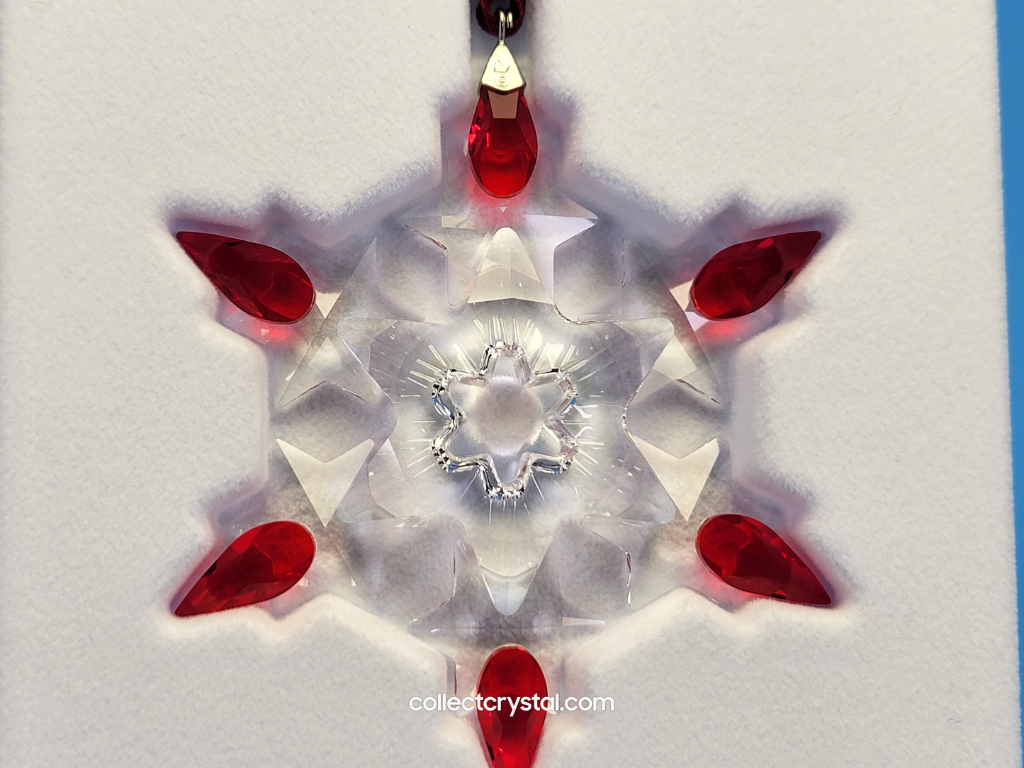 2010 HOLIDAY CHRISTMAS ORNAMENT RED TIPS USA EXCLUSIVE 1074802