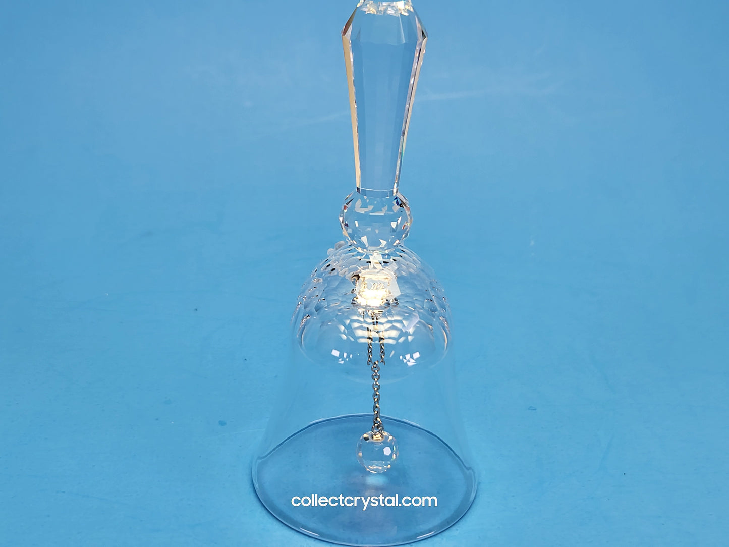 BELL DINNER TABLE MEDIUM 013918