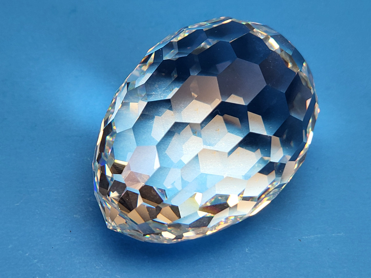 PAPERWEIGHT – EGG CLEAR 010055