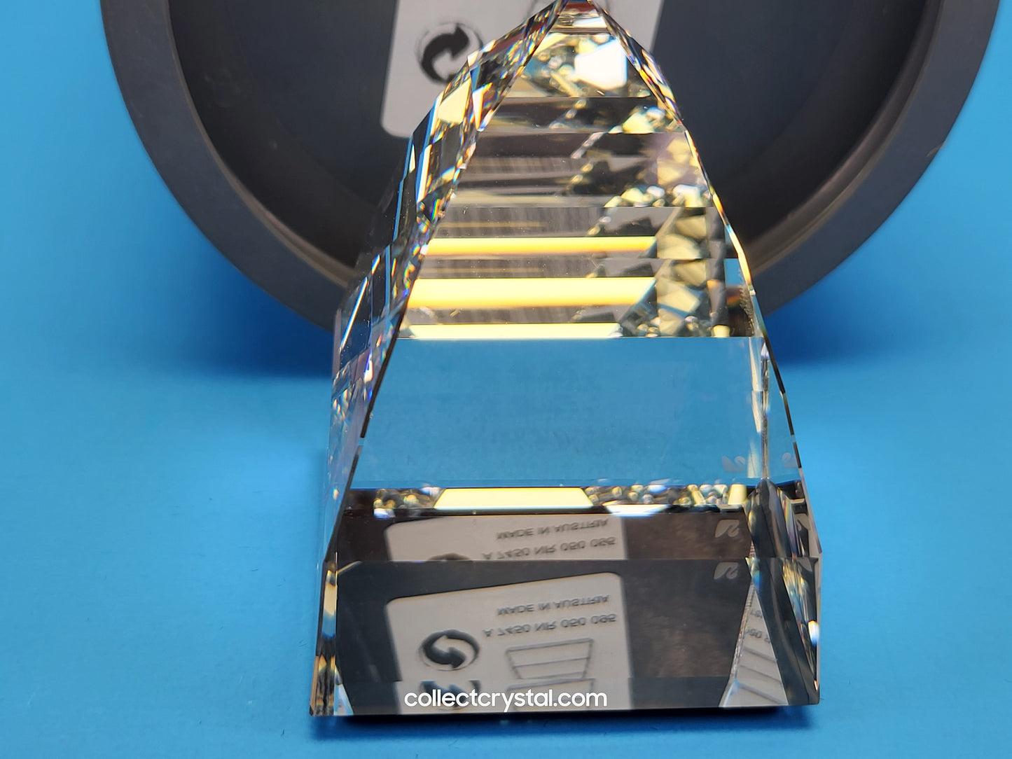 PAPERWEIGHT – PYRAMID LARGE CRYSTAL CAL 010094