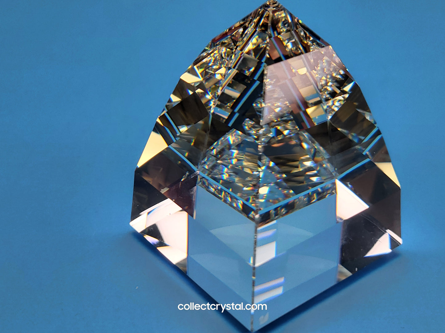 PAPERWEIGHT – PYRAMID LARGE CRYSTAL CAL 010094