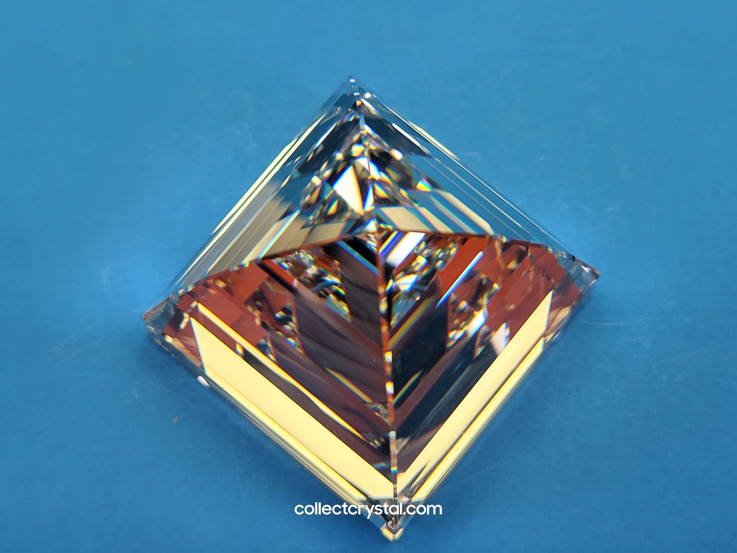 PAPERWEIGHT – PYRAMID LARGE CRYSTAL CAL 010094