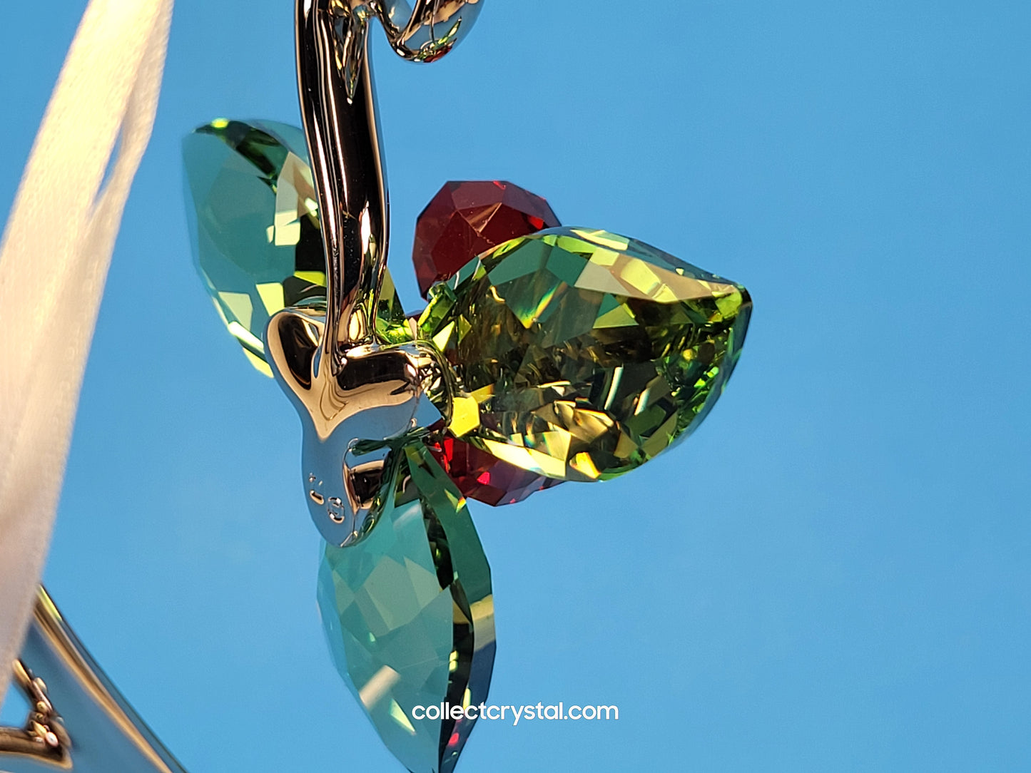 WINTER BERRIES PERIDOT 1094409 Christmas Ornament