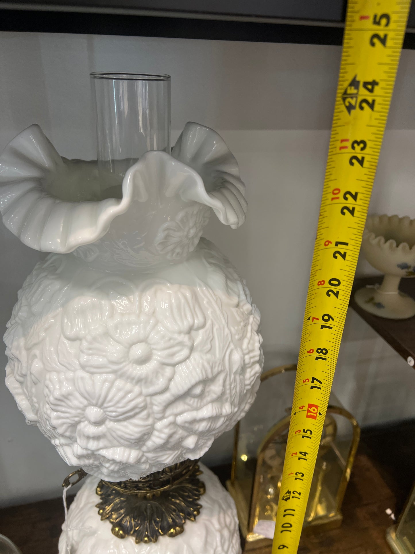 Fenton gone with the wind, milk, glass, poppy lamp.