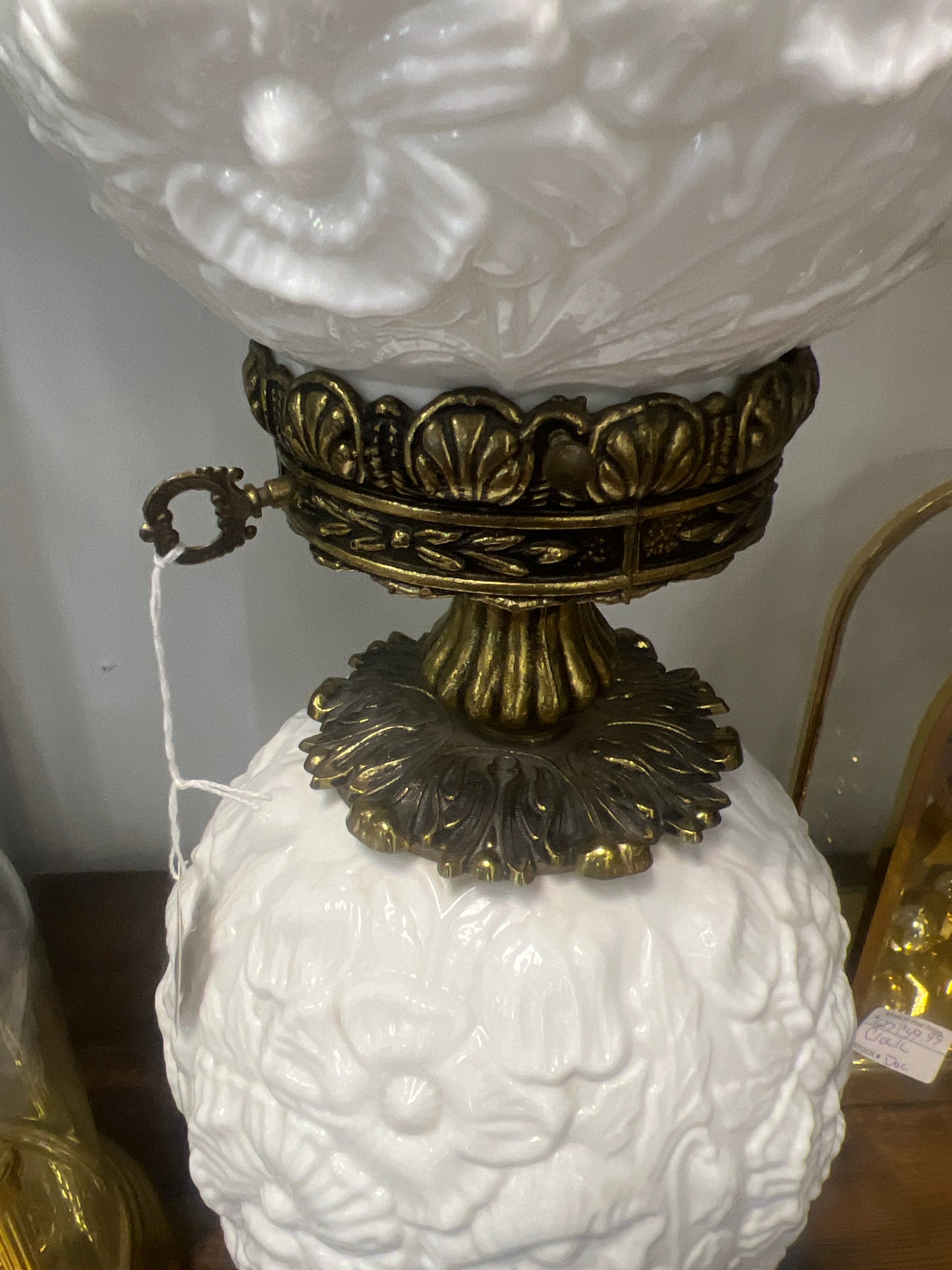 Fenton gone with the wind, milk, glass, poppy lamp.