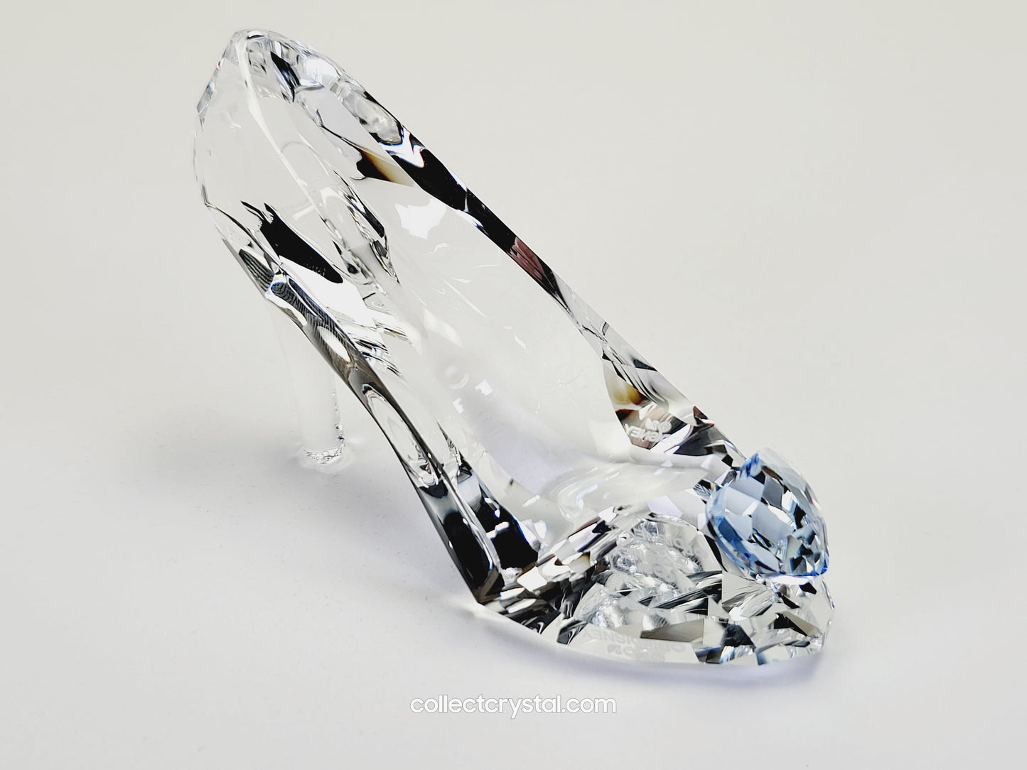 Cinderellas Glass slipper Figurine in Austrian Crystal from the 2015 DISNEY Movie 5035515