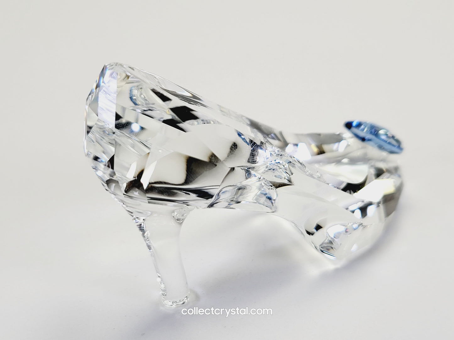 Cinderellas Glass slipper Figurine in Austrian Crystal from the 2015 DISNEY Movie 5035515