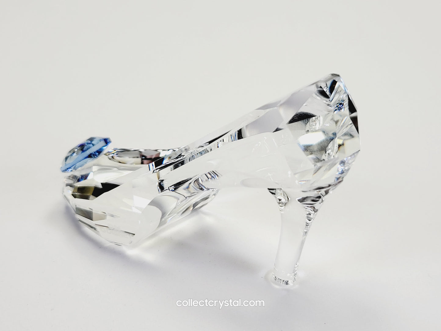 Cinderellas Glass slipper Figurine in Austrian Crystal from the 2015 DISNEY Movie 5035515