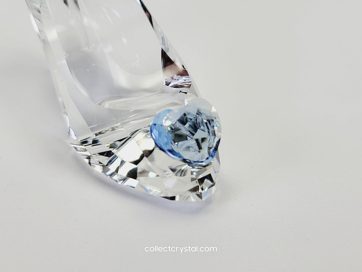Cinderellas Glass slipper Figurine in Austrian Crystal from the 2015 DISNEY Movie 5035515