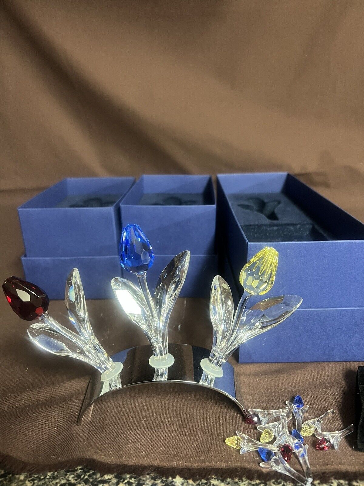 Flowers Renewal Gift Red, Blue, Yellow, + 9 Mini Tulips & Display Mib