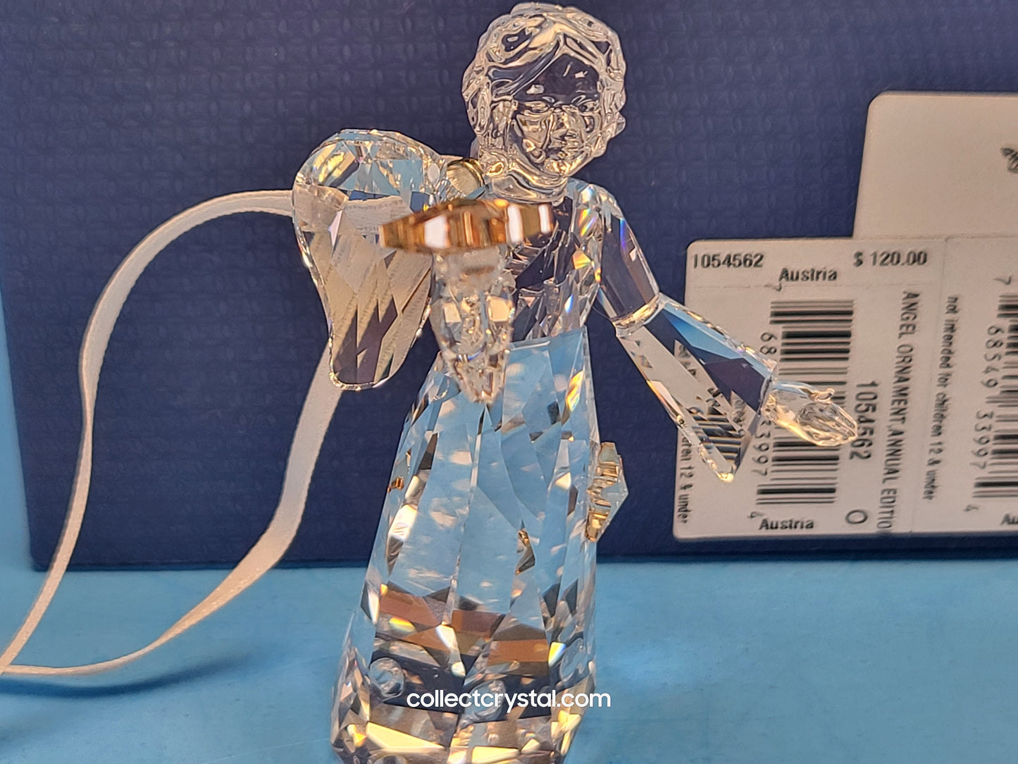 2010 Christmkas ANGEL Figurine 1054562