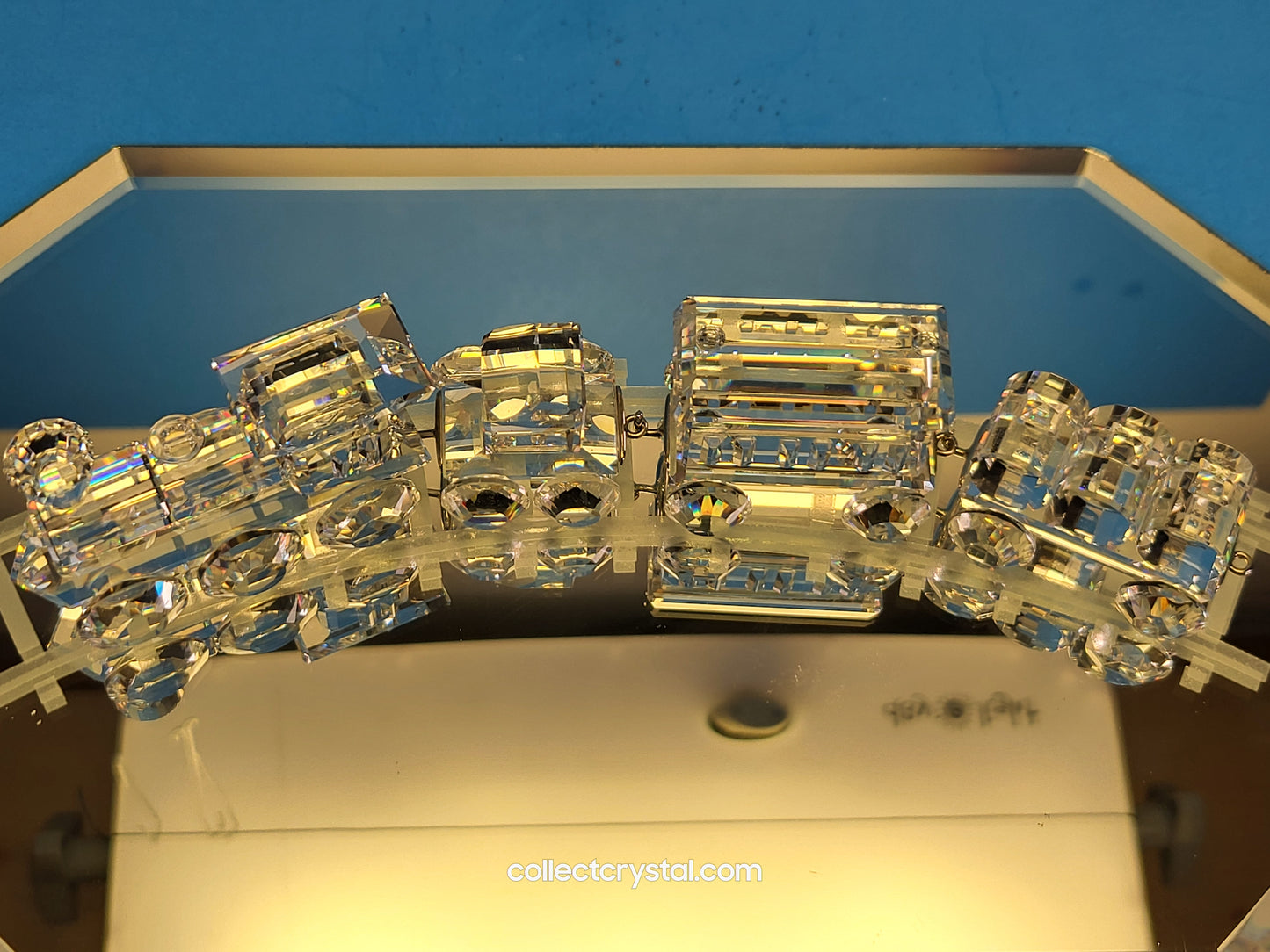 4 PIECE TRAIN SET & mirror TRACK DISPLAY  - Complete