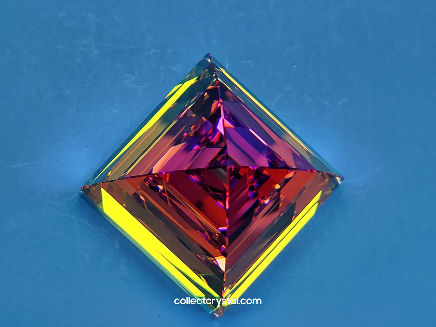 PAPERWEIGHT – PYRAMID SMALL Vitrail Medium 013559