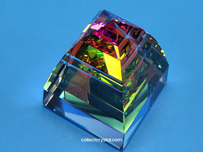 PAPERWEIGHT – PYRAMID SMALL Vitrail Medium 013559