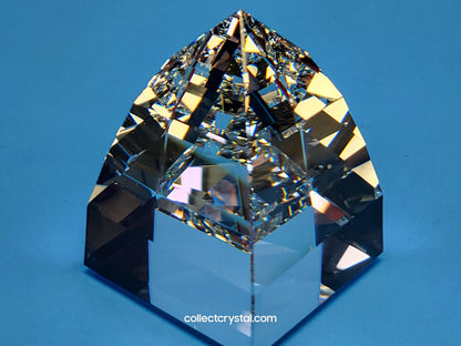 PAPERWEIGHT – PYRAMID SMALL CRYSTAL CAL 013559