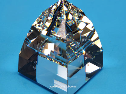 PAPERWEIGHT – PYRAMID SMALL CRYSTAL CAL 013559