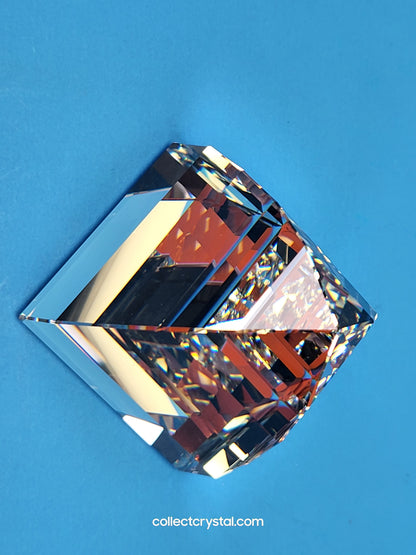 PAPERWEIGHT – PYRAMID SMALL CRYSTAL CAL 013559
