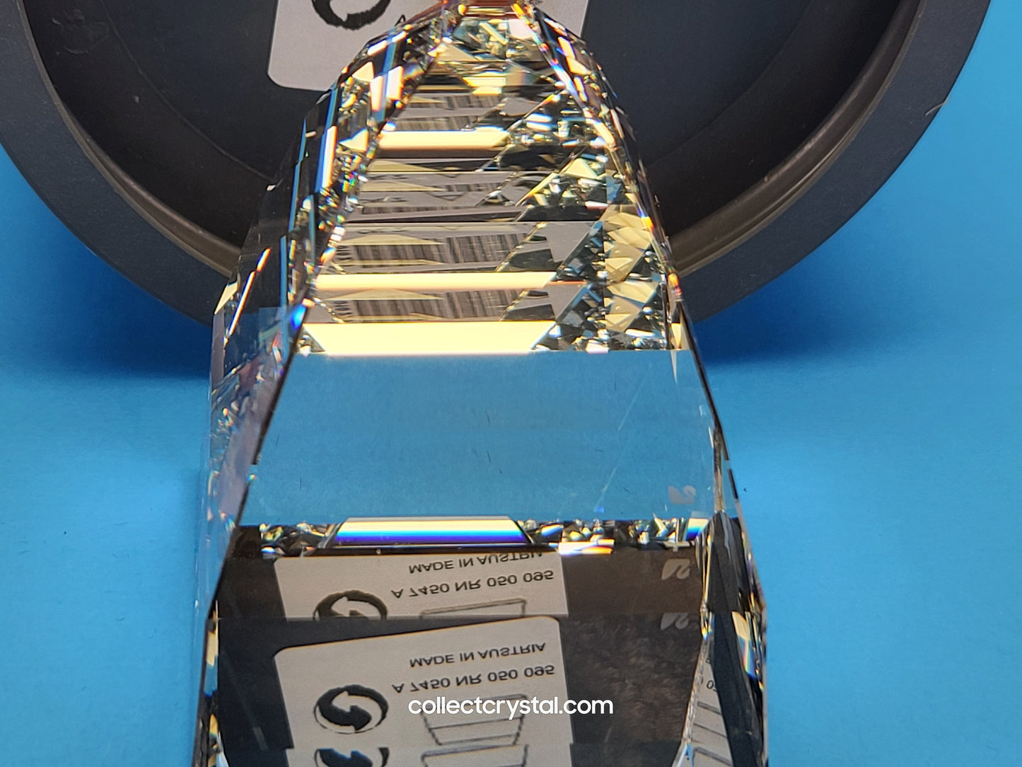 PAPERWEIGHT – PYRAMID LARGE CRYSTAL CAL 010094