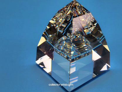 PAPERWEIGHT – PYRAMID LARGE CRYSTAL CAL 010094