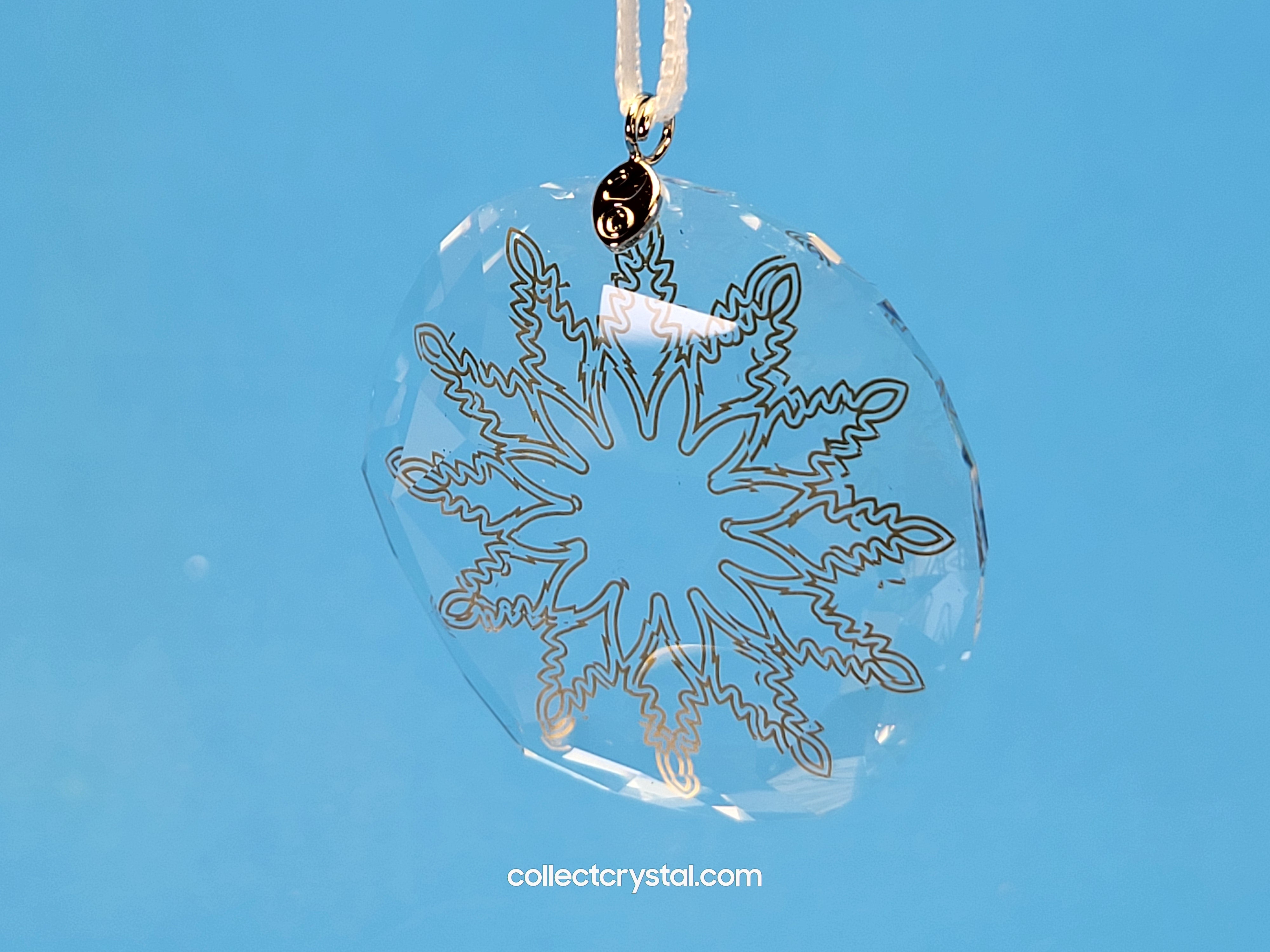 スワロフスキー　オーナメント　Winter Sparkle 2019 Amazon.com: Swarovski Winter Sparkle Ornament SCS : Home