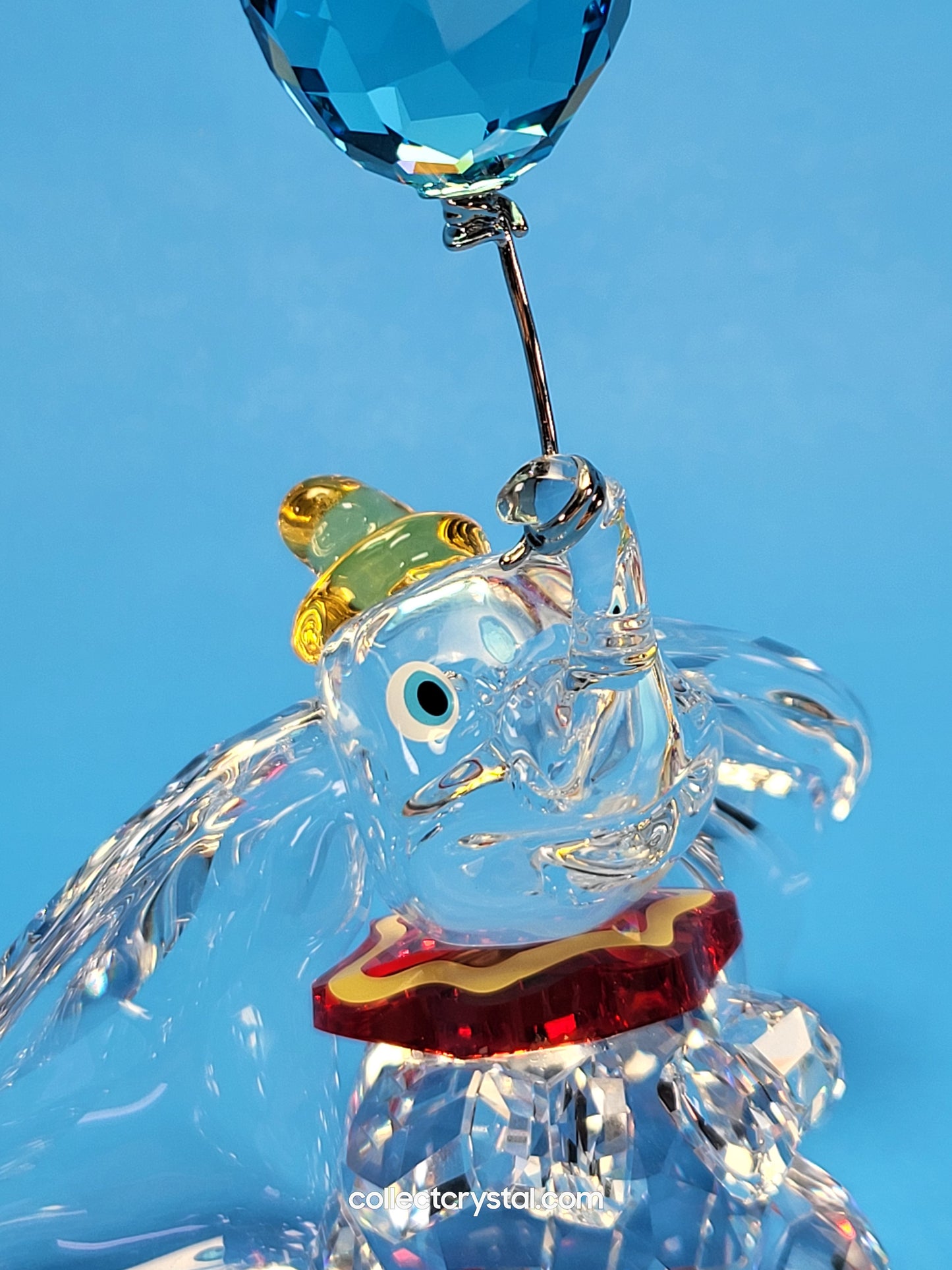 DISNEY CLASSICS – DUMBO the flying circus elephant 5692964