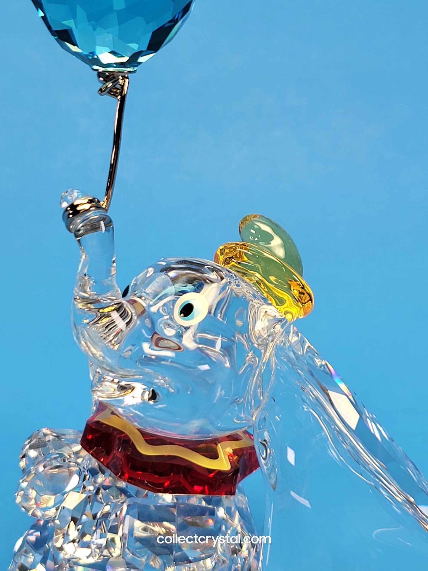 DISNEY CLASSICS – DUMBO the flying circus elephant 5692964