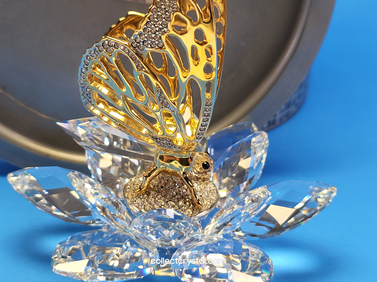 In Flight Gold Butterfly Flower # 7551 NR 100 or # 7551 100 000 MIB