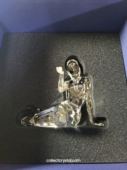 Mermaid holding pearl MIB # 827603
