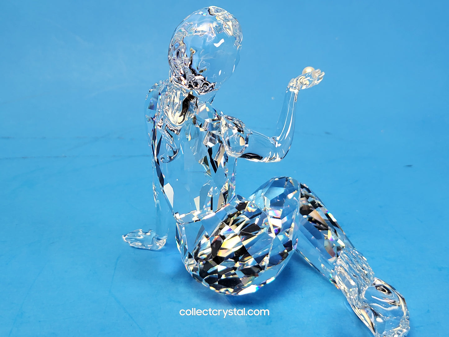 Mermaid holding pearl MIB # 827603