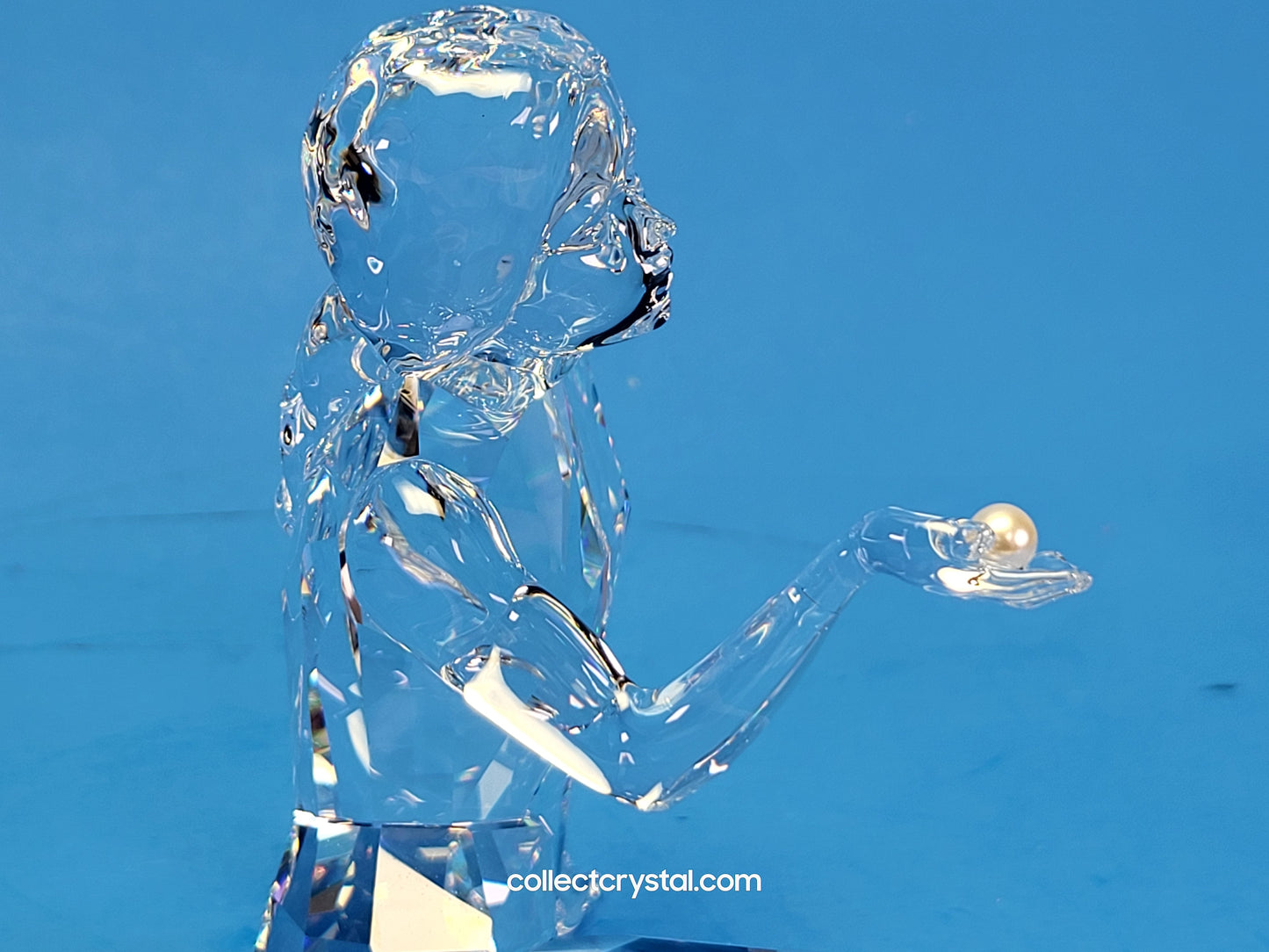 Mermaid holding pearl MIB # 827603