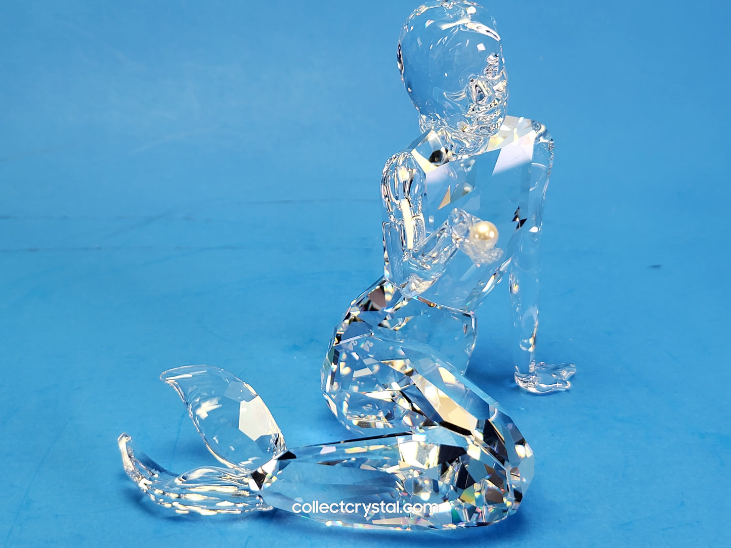 Mermaid holding pearl MIB # 827603