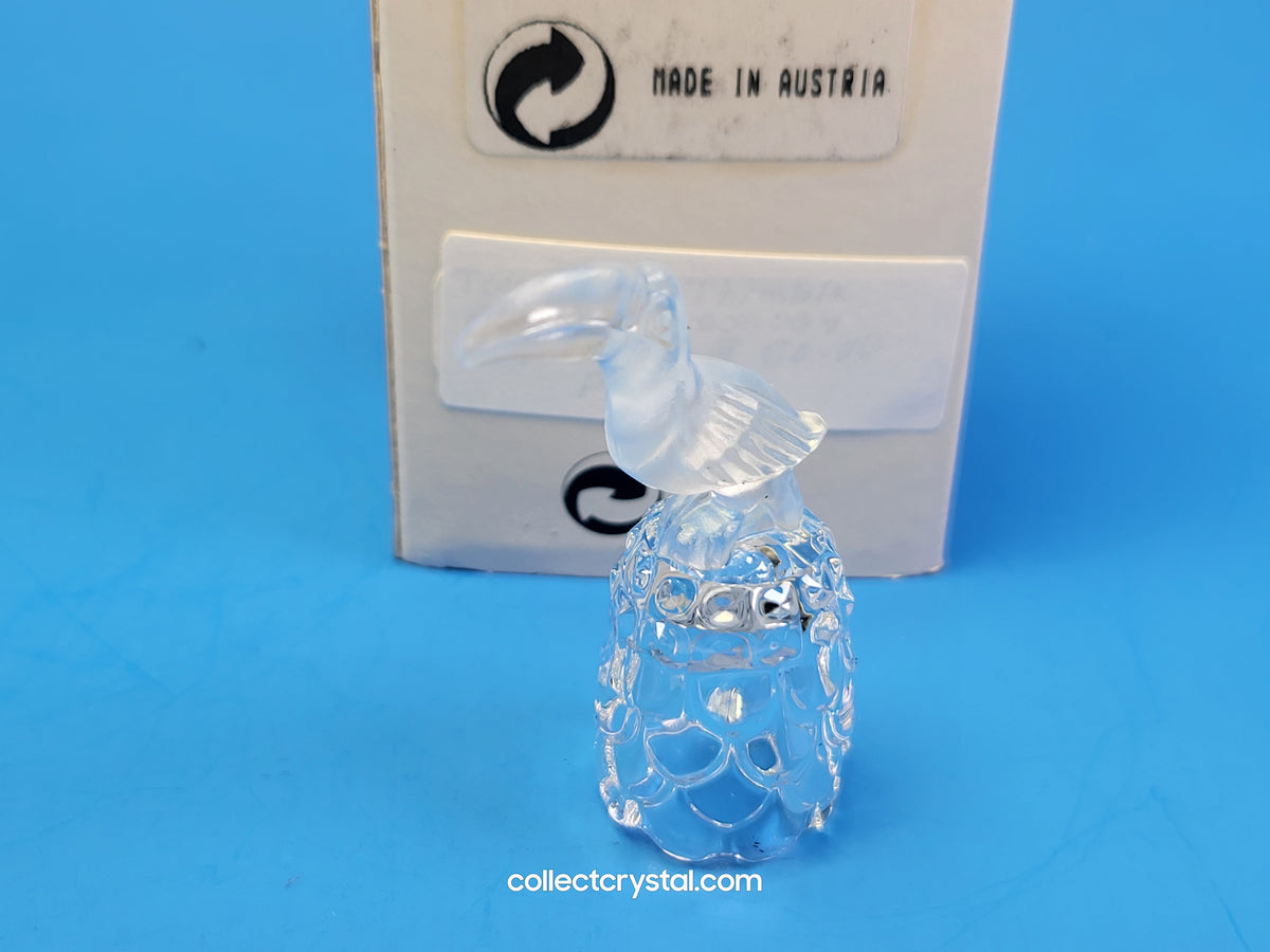 TOUCAN on Thimble Base #  012007 Parrot Bird - Crystal Colors