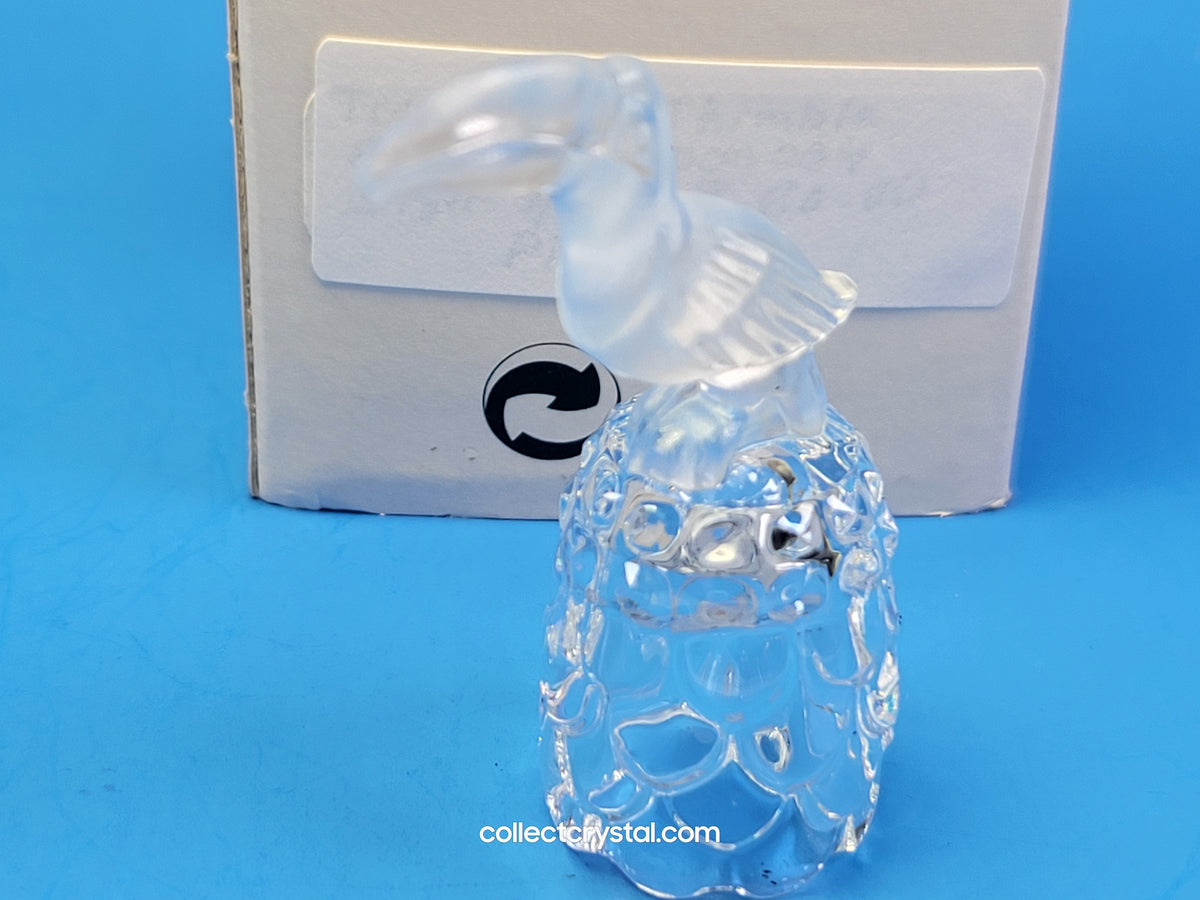 TOUCAN on Thimble Base #  012007 Parrot Bird - Crystal Colors