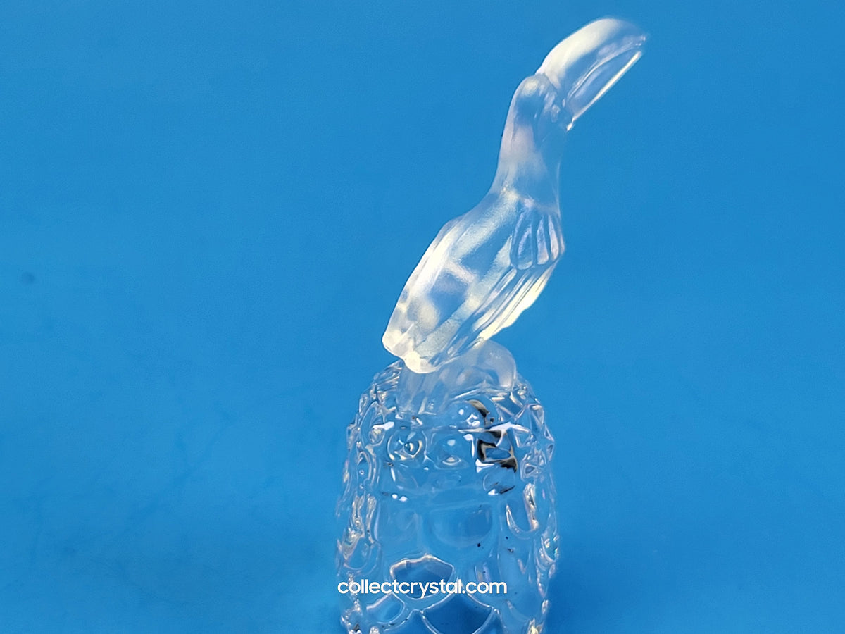 TOUCAN on Thimble Base #  012007 Parrot Bird - Crystal Colors