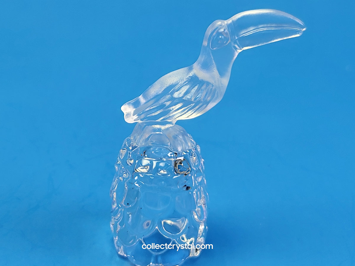 TOUCAN on Thimble Base #  012007 Parrot Bird - Crystal Colors