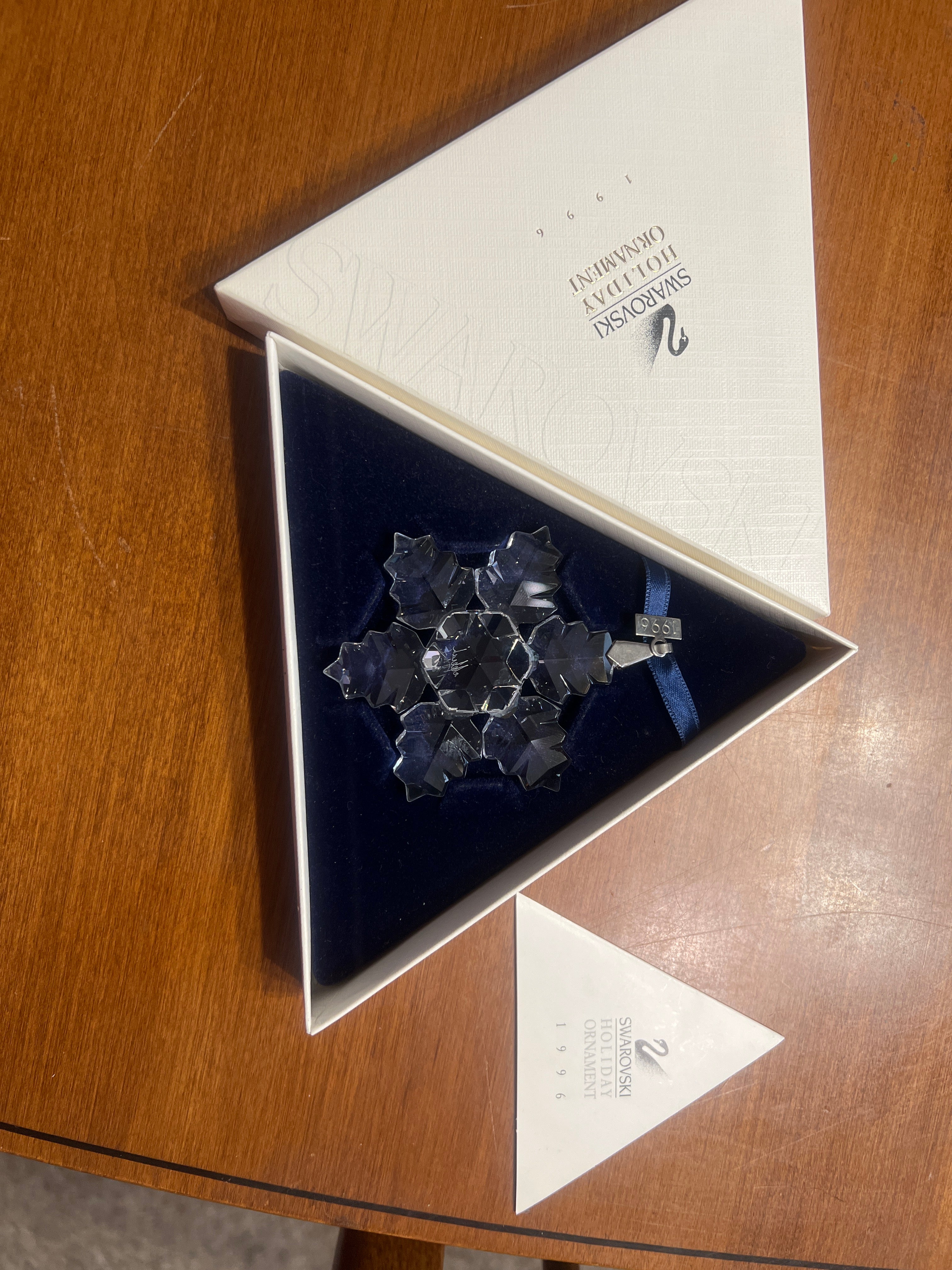 1996 Annual CHRISTMAS ORNAMENT 199734 designer signed – Collect