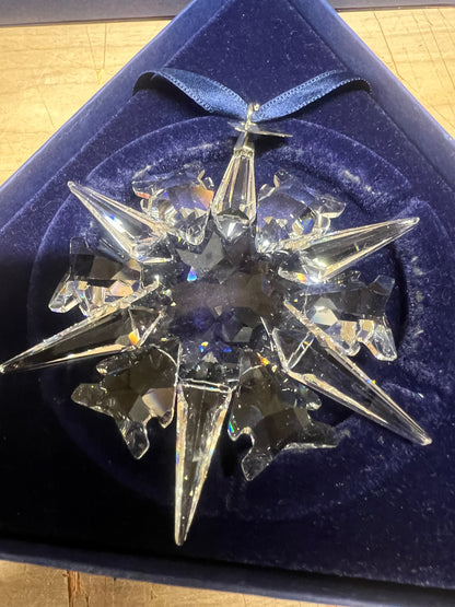 2002 Annual Christmas  Ornament 288802