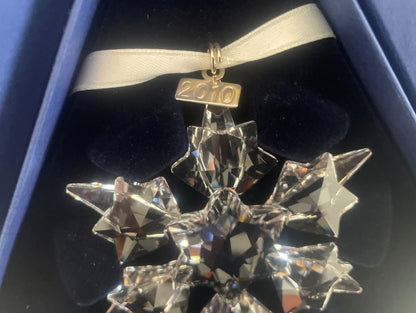 2010 Annual Christmas Ornament 1041301